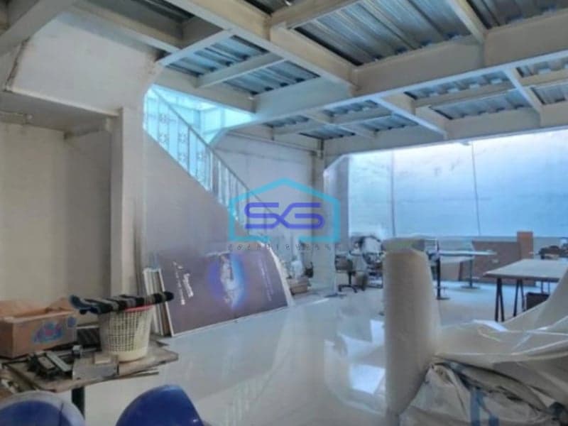 Dijual Ruang Usaha 2 Lantai Luas Bangunan 550 m² Lokasi Manyar Surabaya