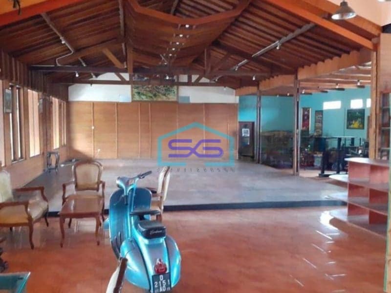 Disewakan Ruang Usaha Strategis Bagus Lantai 2 Di Dipatiukur Bandung Tengah Kota