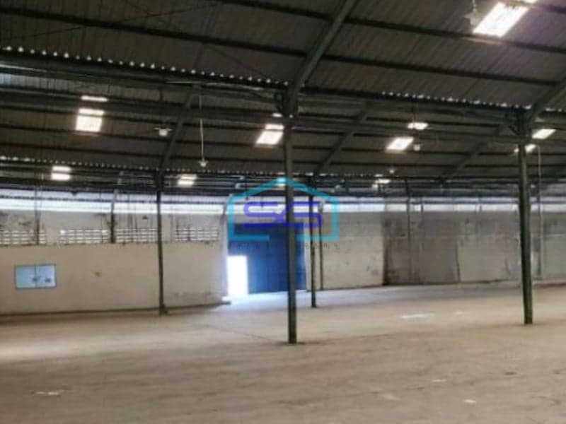 Disewakan Gudang Ada Kantor Luas Bangunan 2500 m² di Surabaya