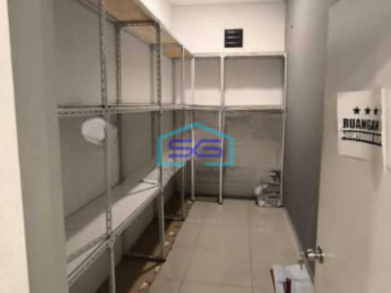 Disewakan Ruko Luas Bangunan  236 m² Lokasi Bebas Banjir di Jakarta Barat