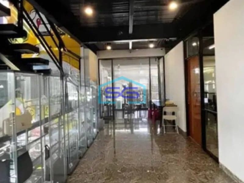 Dijual Kantor Luas Bangunan 900 m² Lokasi Bebas Banjir di Jakarta Barat