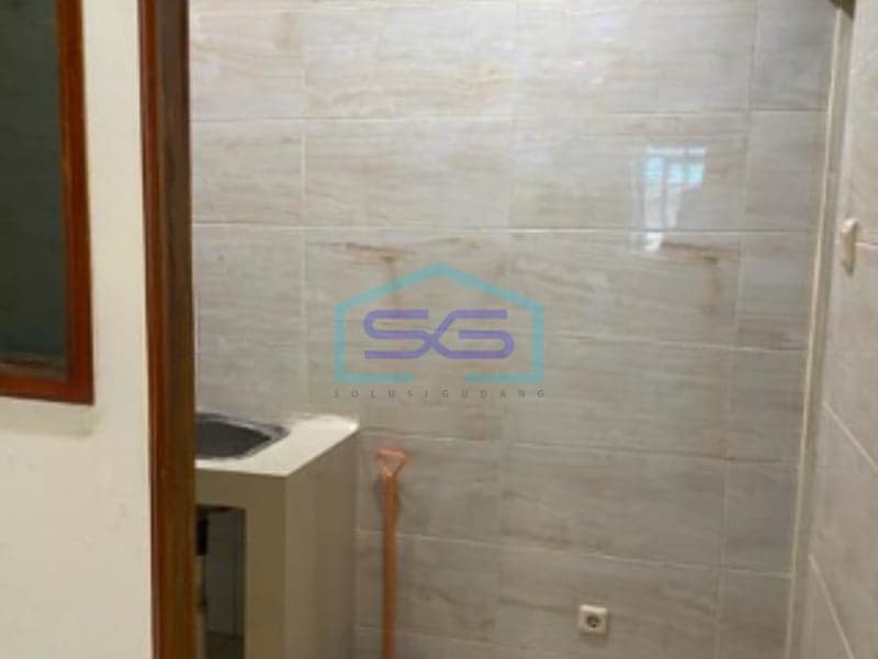 Dijual Ruko Luas Bangunan 189 m² Bebas Banjir di Taman Palem Jakarta Barat