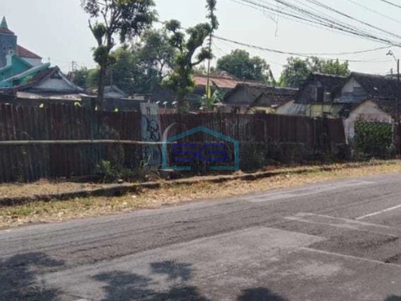 Dijual Tanah Strategis Pinggir Jalan Raya di Manahan Banjarsari Solo Jawa Tengah Luas Tanah 2200m2