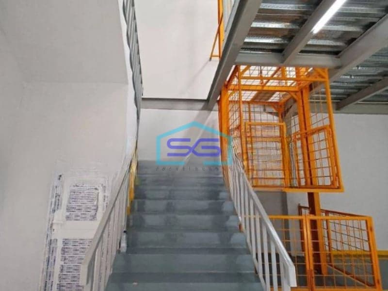 Disewakan Gudang Ada Lift Barang Luas Bangunan  687 m² di Kalideres Jakarta Barat