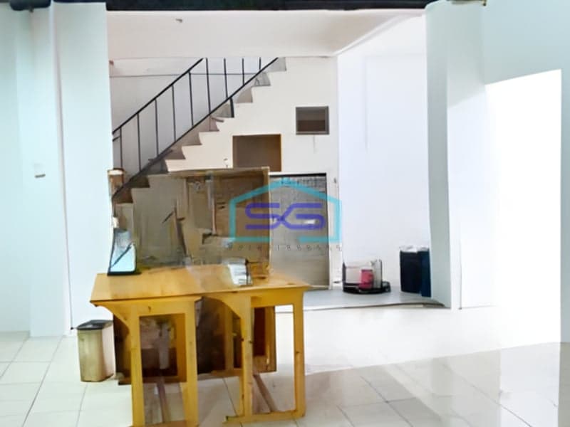 Disewakan Kantor Luas Bangunan  450 m²  Lokasi Bebas Banjir di Semanan Jakarta Barat