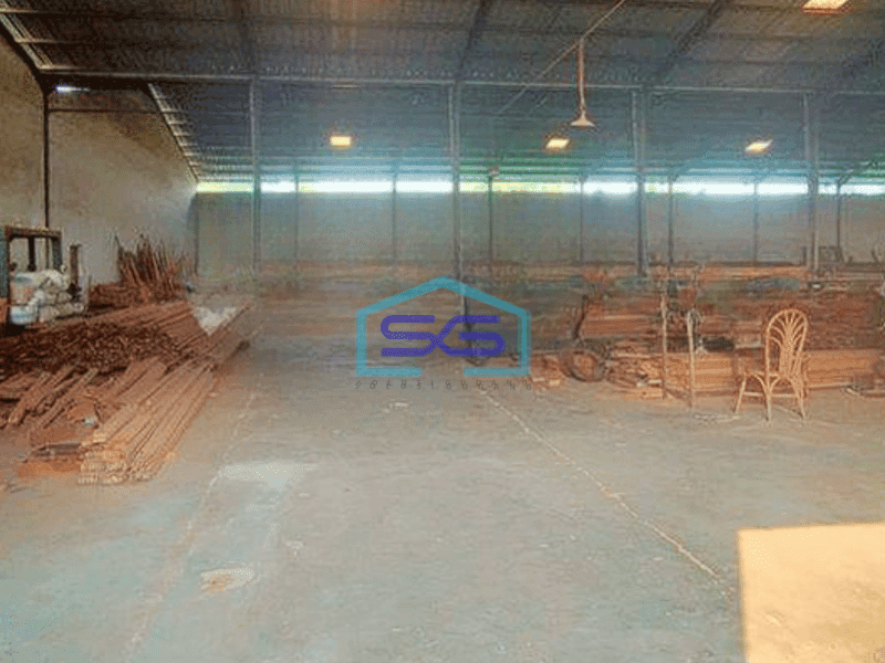 Dijual gudang besar 3000m2 di Pasar Kemis