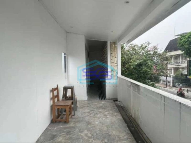 Dijual Ruang Usaha Pinggir Jalan Di Kebayoran Baru, Jakarta Selatan  Luas Bangunan  250 m²