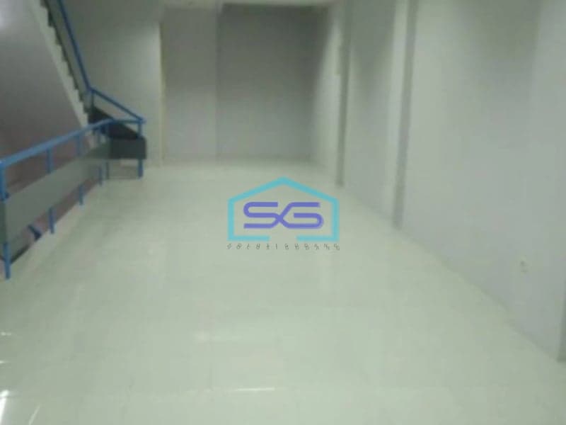 Dijual Ruko Sudah Renovasi SHM Luas Bangunan 250m2 Terdiri 3,5 Lantai di Jakarta Barat