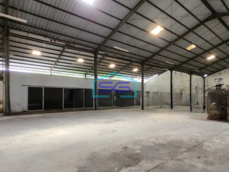 Disewakan Gudang Luas Bangunan 1680 m2 Lokasi Strategis di Semarang Barat