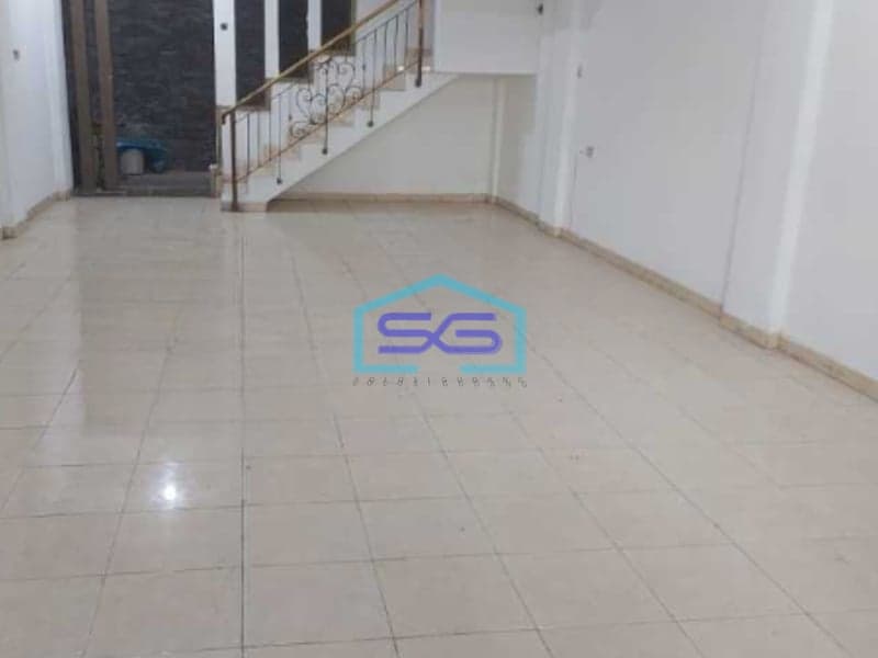 Disewakan Ruko Luas Bangunan 200 m² Lokasi di Tomang Jakarta Barat