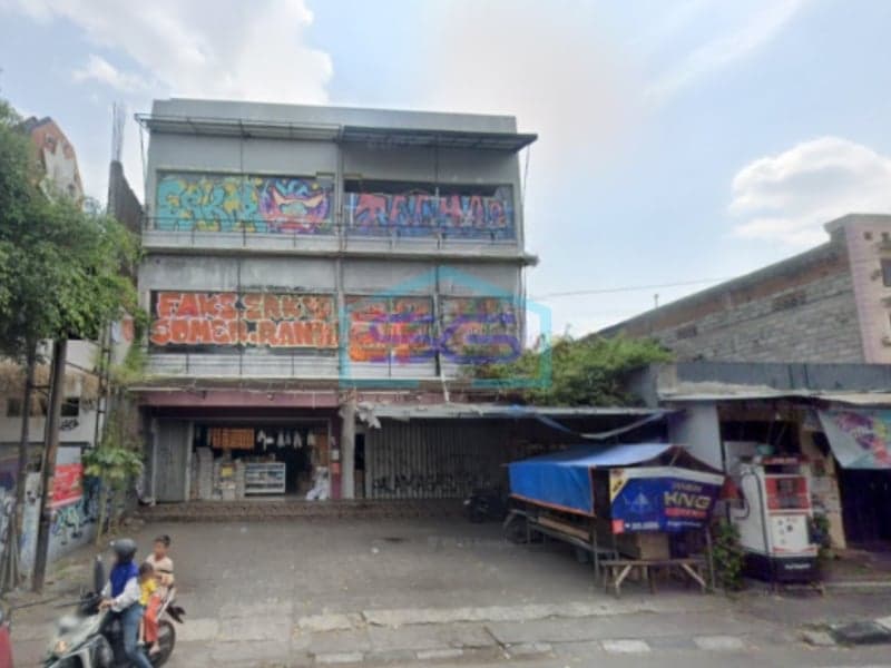 曼特里耶隆店面出租，占地175平方米