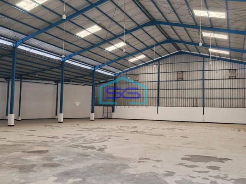 Disewakan Gudang Bagus Siap Pakai di Kavling Dpr Cipondoh Tangerang LT 1600m2