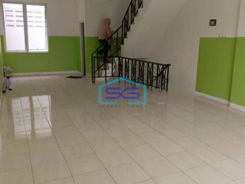 Disewakan Ruko Strategis 3 Lt Jalan Utama di Bulevard Hijau Harapan Indah Bekasi