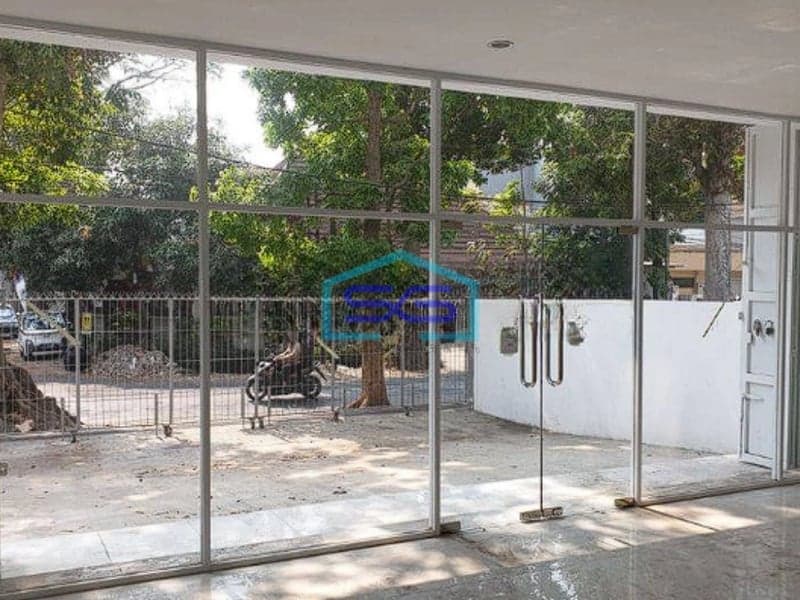 Disewakan Ruko Baru Besar Strategis Pusat Kota Jln. Riau Kota Bandung LB 500m2