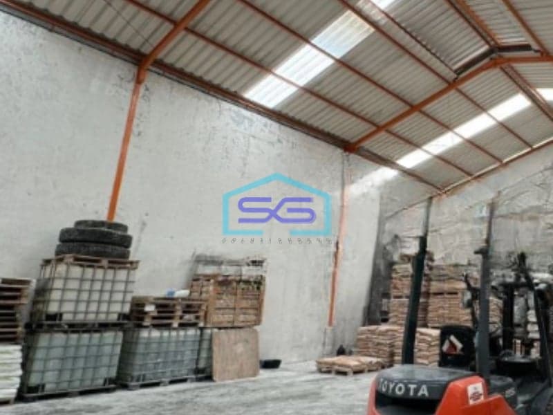 Dijual Gudang Luas Bangunan  986 m² Lokasi Bebas Banjir di Kapuk Kamal Jakarta Barat