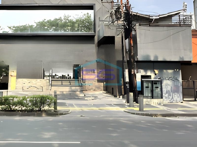 出售：位于雅加达南部格芒的宽敞商业空间，建筑面积 1800 平方米，可立即入住
