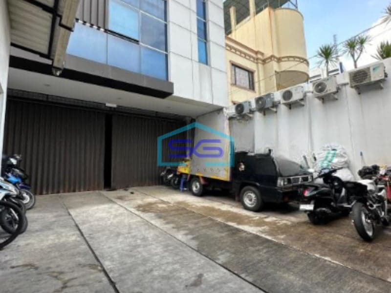 Dijual Ruko Luas Bangunan 2000 m²  Lokasi di Tamansari Jakarta Barat