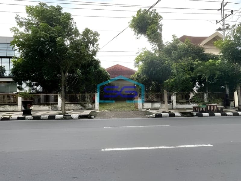 Dijual Bangunan Hitung Tanah di Pinggir Jalan Raya Magelang Jawa Tengah LT 2163m2