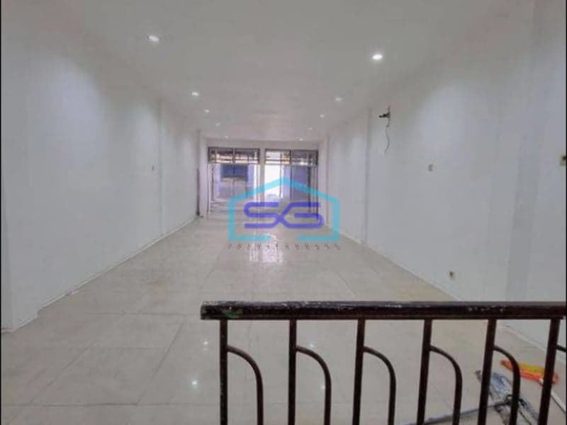 Disewakan Ruko 2.5 Lt, di Boulevard Raya, Kelapa Gading Jakarta Utara Kondisi Bersih