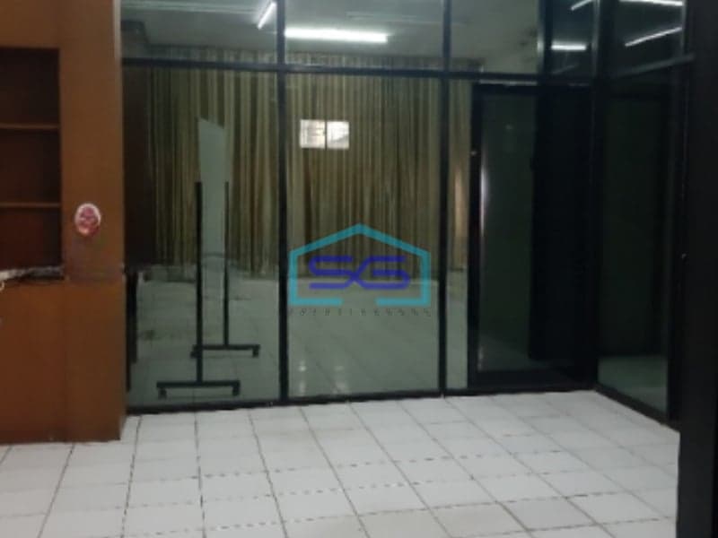 Disewakan Ruko Luas Bangunan   300 m² Lokasi di Pluit Jakarta Utara