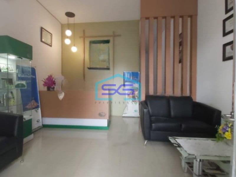 Dijual Cepat Ruko Strategis 3 Lantai Harga OK di Jl Yosodipuro Solo LB 127m2