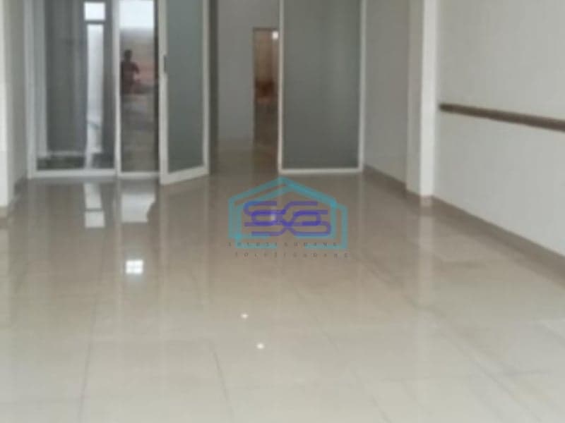 Disewakan Ruko Luas Bangunan 220 m² Lokasi Bebas Banjir di Tangerang Selatan