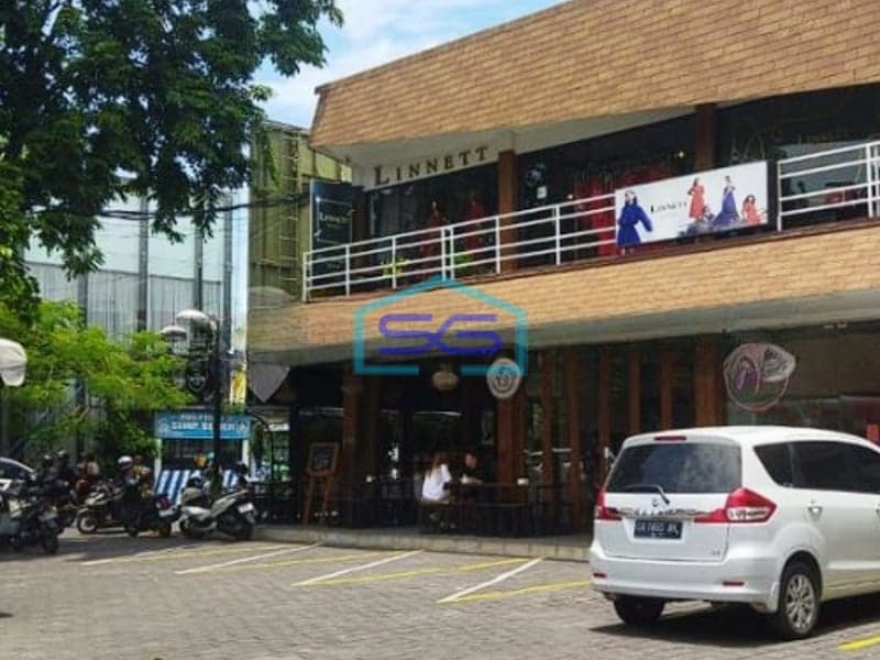 Disewakan Ruko Ex Cafe di Pusat Keramaian Kerobokan Bali Luas 200m2