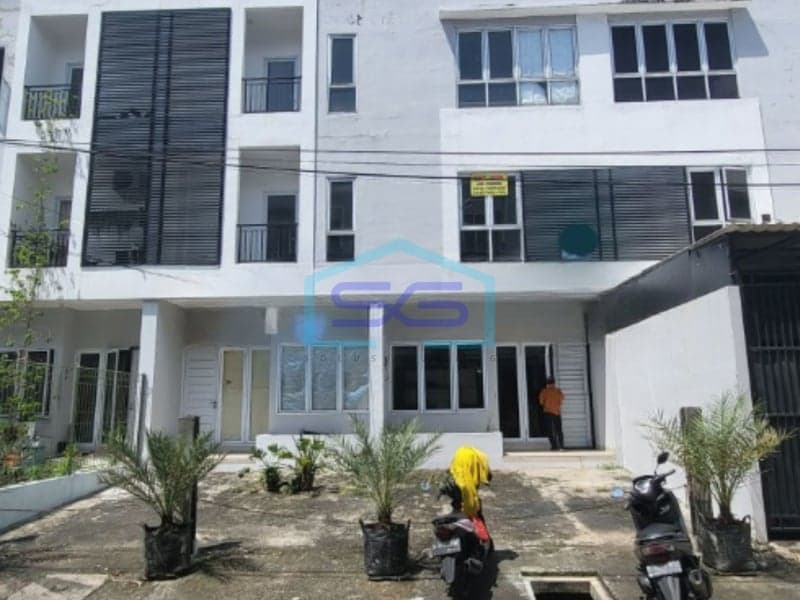 出售：雅加达西部曾加林街区3层战略性商住楼