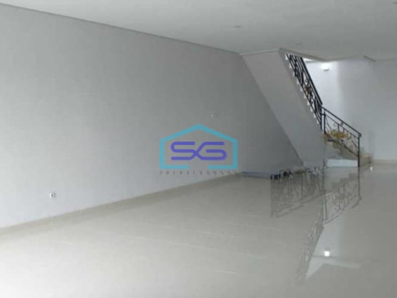 Disewakan Ruko Luas Bangunan  270 m² 3 Lantai di Kedoya Jakarta Barat