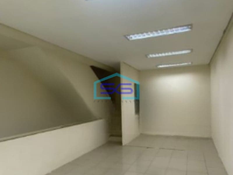 Disewakan Ruko Luas Bangunan 290 m² Lokasi Bebas Banjir di Jakarta Selatan