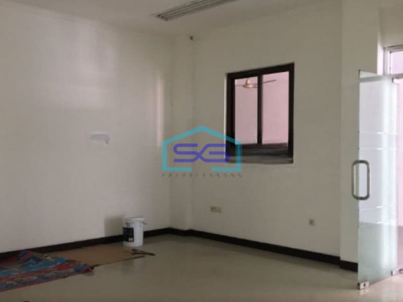 Disewakan Ruko Hadap Jalan Raya di Lapangan Bola Kebon Jeruk Jakarta Barat Luas Bangunan  432 m²