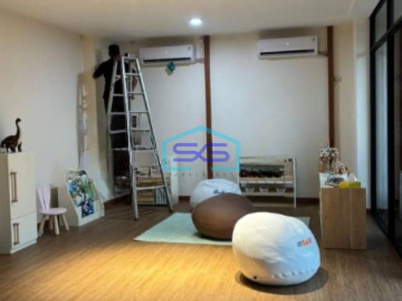 Disewakan Kantor Luas Bangunan  350 m² Lokasi Bebas Banjir di Jakarta Timur