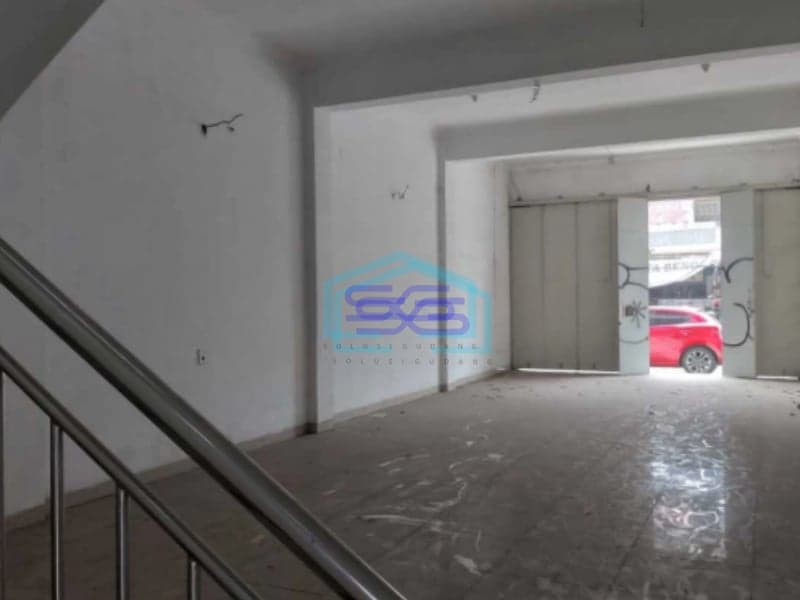Dijual Ruko Strategis 3 Lantai Tengah Kota Solo Lokasi di Jalan Yos Sudarso LT 633m2