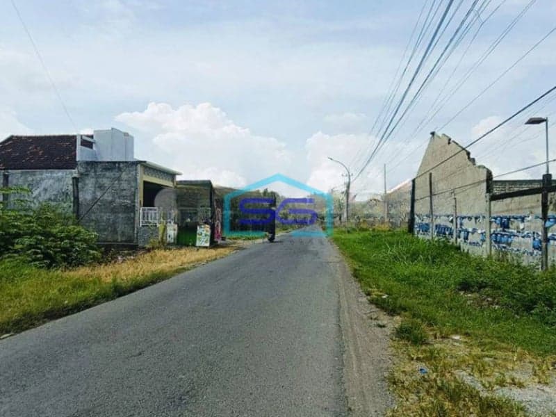 Dijual Tanah Murah Bonus Bangunan Gudang di Jl Raya Benjeng Gresik LT 12000m2