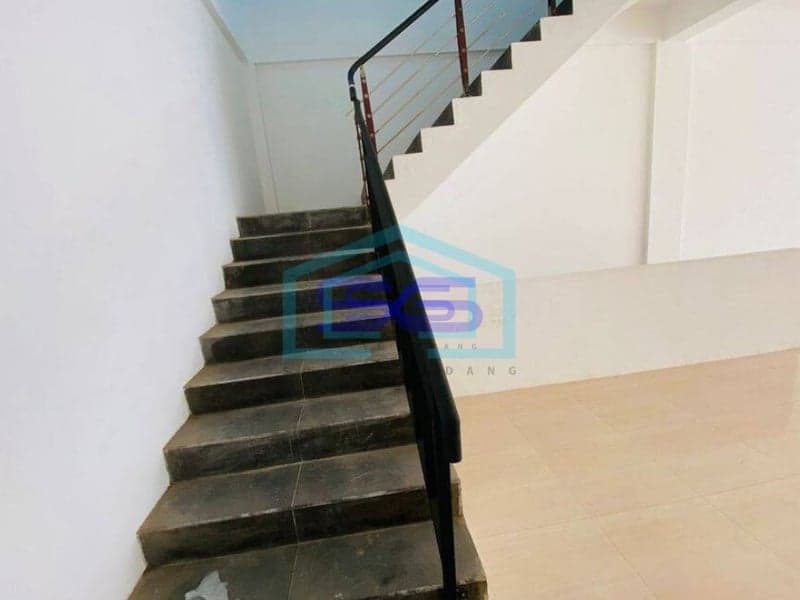 Disewakan Ruko 3 Lantai Dengan Akses Jalan Besar di Lokasi Kuta