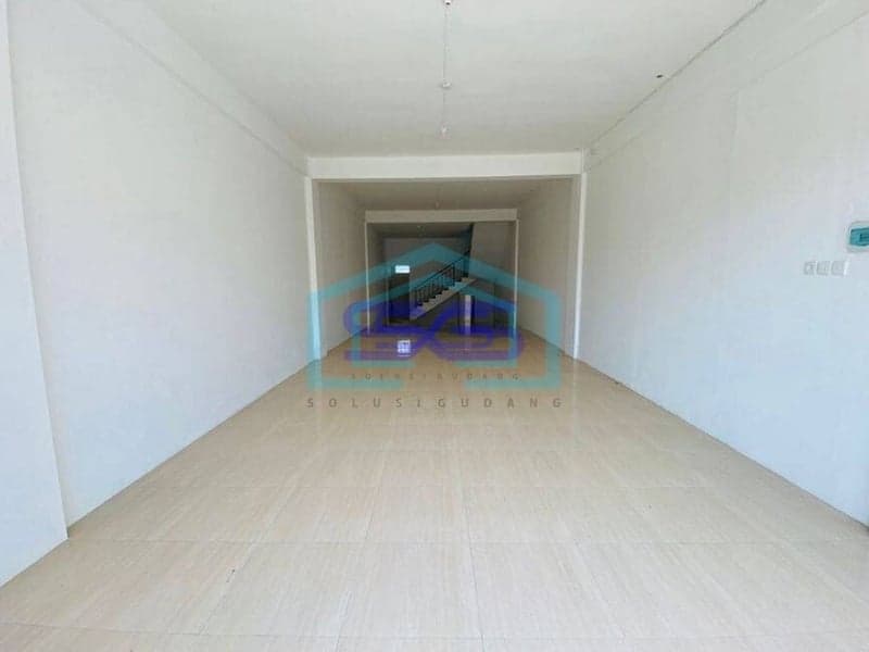 Disewakan Ruko 3 Lantai Dengan Akses Jalan Besar di Lokasi Kuta
