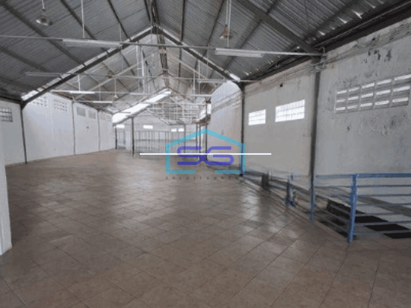 Disewakan gedung mezanine 2 lantai dan lift di Seminyak Bali