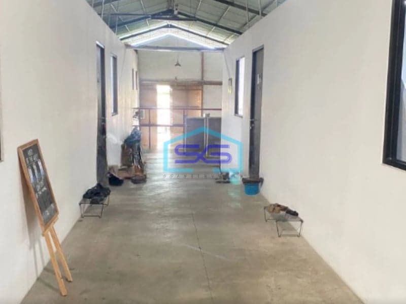 Dijual Gudang Margomulyo Permai, saat ini dipakai sebagai Kantor 2 Lantai Luas Bangunan  777 m²