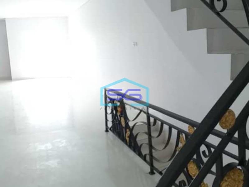 Disewakan Ruko Luas Bangunan  270 m² 3 Lantai di Kedoya Jakarta Barat