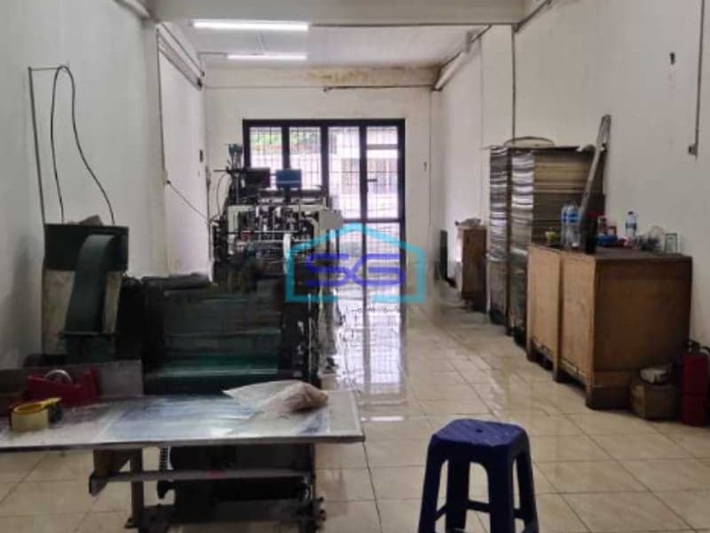 Disewakan Ruko 3 Lantai Luas Bangunan 180 m² Lokasi Bebas Bajir di Jelambar Jakarta Barat