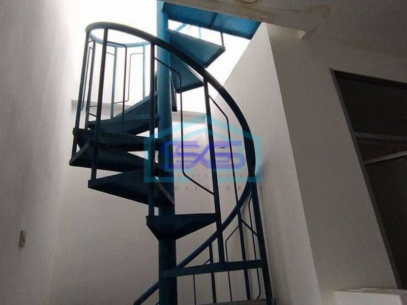 Disewakan Ruko 3 Lantai Lokasi Strategis Fasilitas Parkir Luas