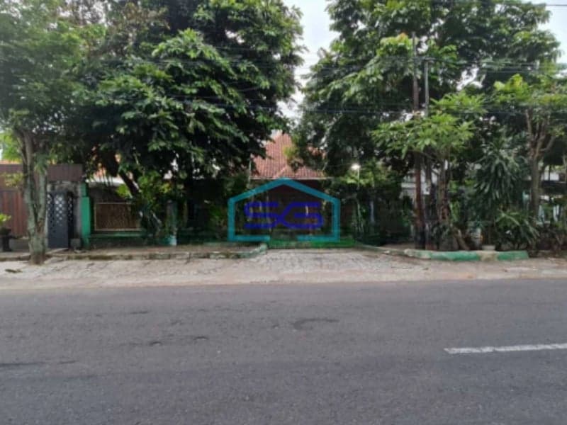 Dijual Ruang Usaha Pinggir Jalan Hitung Tanah Luas Tanah 525m2 Lokasi di Banjarsari Solo