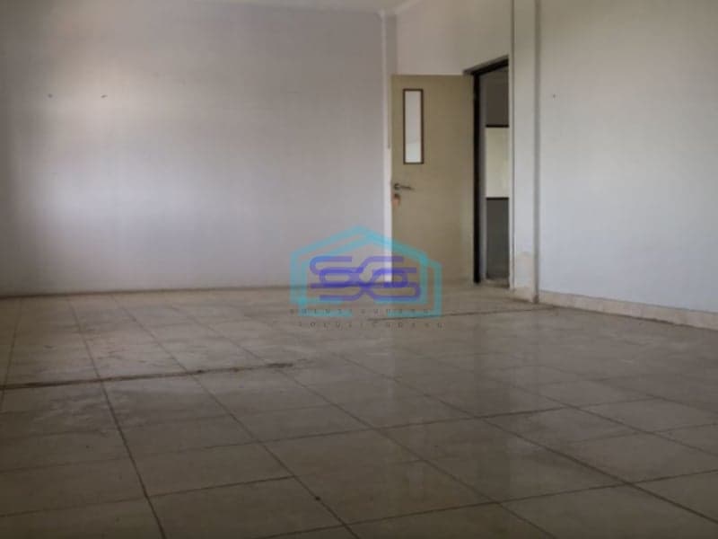 Disewakan Ruko Hadap Jalan Raya di Lapangan Bola Kebon Jeruk Jakarta Barat Luas Bangunan  432 m²