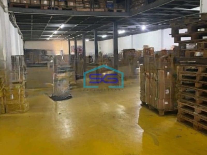 Disewakan Gudang Ada Lift Barang Luas Bangunan 2100 m² Lokasi Kalideres Jakarta Barat