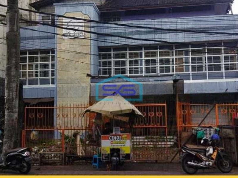 Dijual Gedung Komersil 3 lantai di Kerobokan Badung Bali Luas Bangunan 725m2