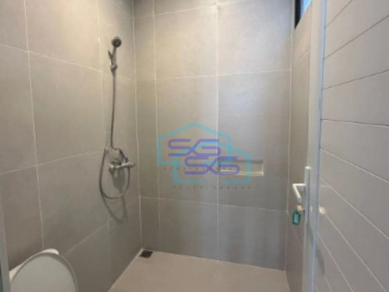 Disewakan Ruko 3 Lantai Luas Bangunan 204 m² Lokasi di Wiyung Surabaya