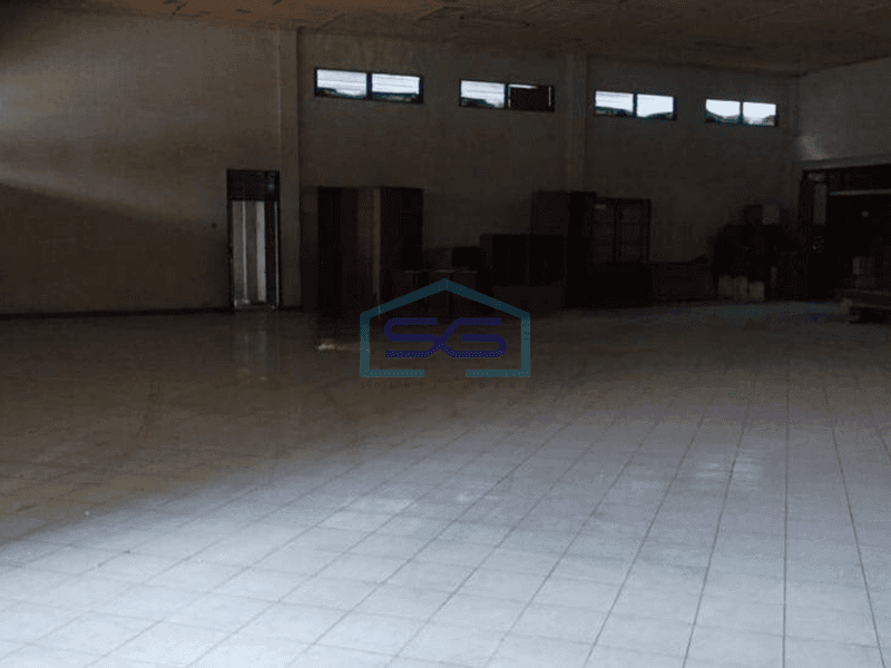 Gudang Dengan Area Parkir Luas di Kota Purwokerto