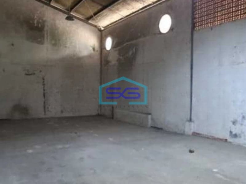 Dijual Gudang Luas Bangunan 4900 m² Lokasi Bebas Banjir di Karang Tengah Tangerang