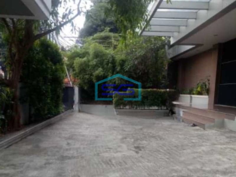 Dijual Gedung Kantor di Pinggir Jalan Raya Cikini Jakarta Pusat LT 800m2