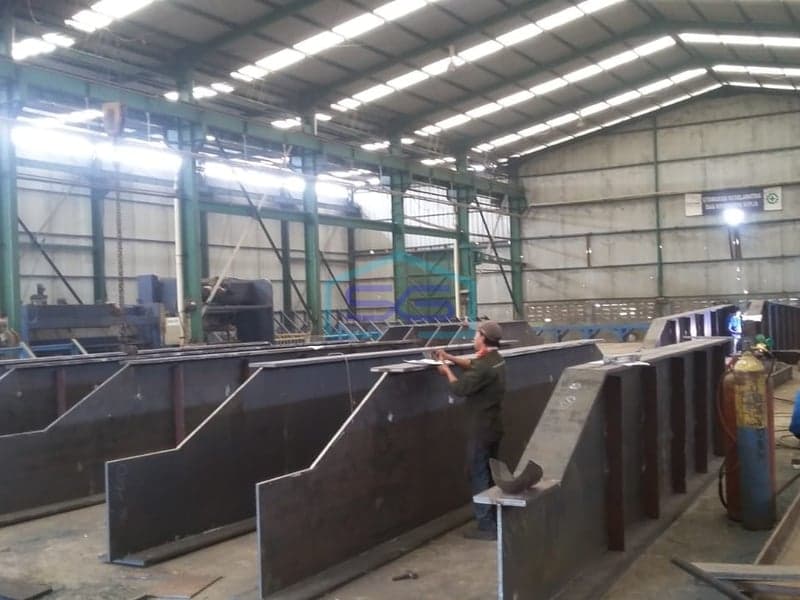 Sewa Gudang Cikarang Bekasi Cocok Untuk Gudang Workshop Fabrikasi Baja Dilengkapi Hoist Crane.